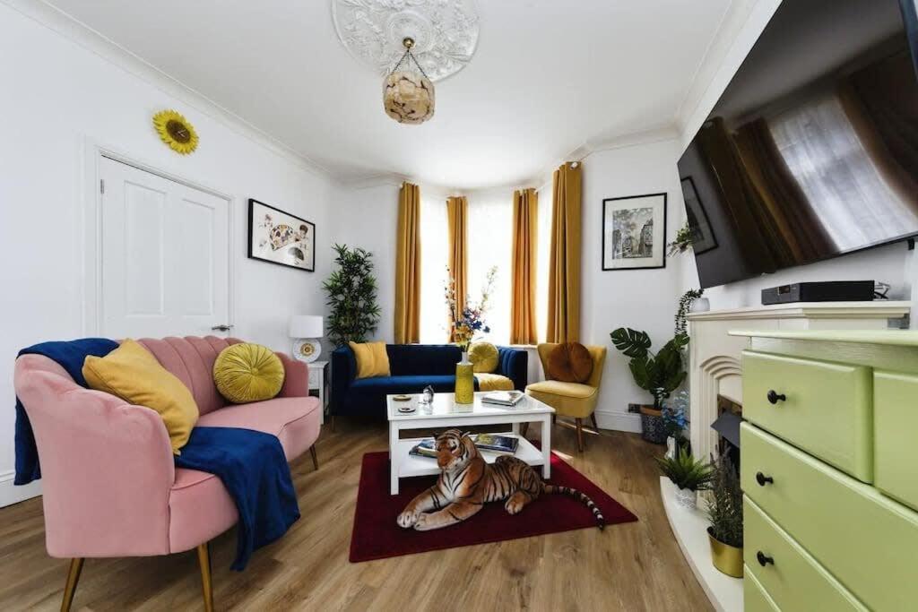 Your Chic 3Br Home Comfort And Style In Londra Esterno foto