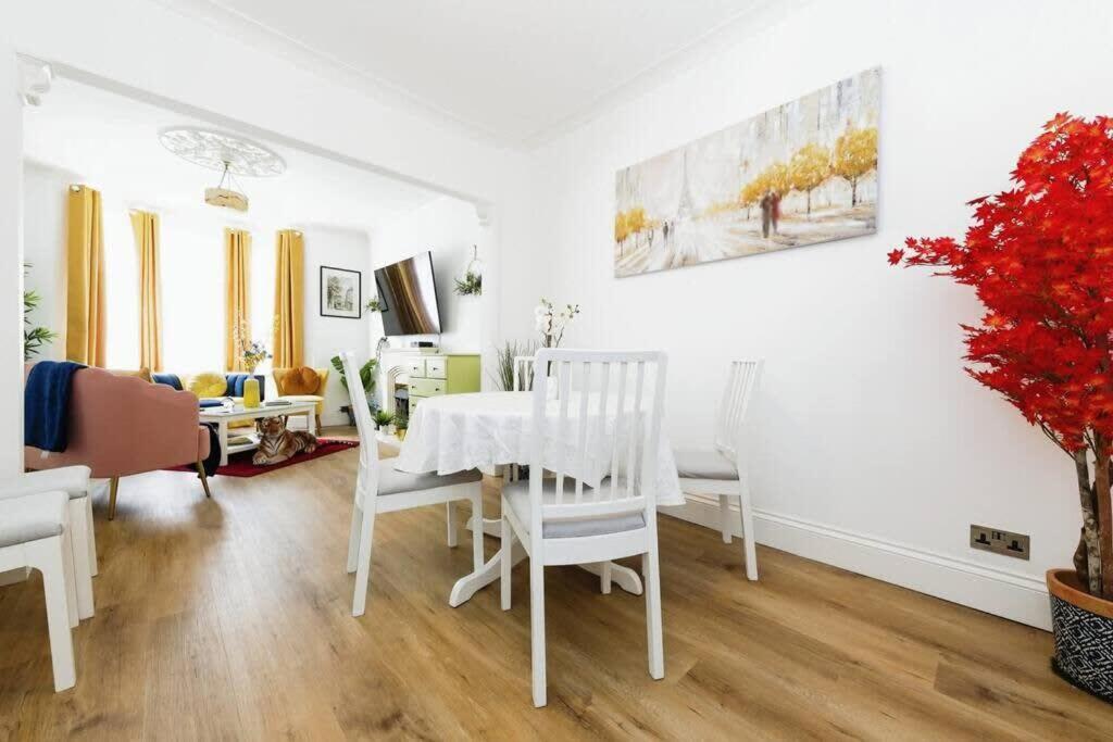 Your Chic 3Br Home Comfort And Style In Londra Esterno foto